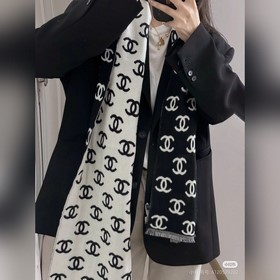 雙c圍巾 經典款 雙面可以用 精紡紗線 不易起球 手感軟 字體清晰 原版标 實物
