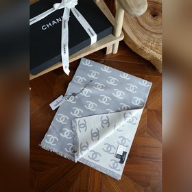 雙c圍巾 經典款 雙面可以用 精紡紗線 不易起球 手感軟 字體清晰 原版标 實物