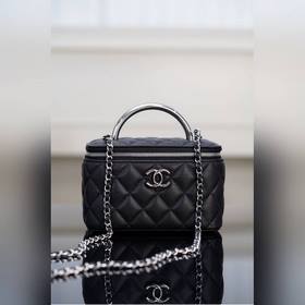 頂級進口原廠皮 所見即所得！  Chanel 25P 隐藏款 手柄長盒子包 荔