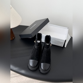 Chanel 25B秋冬新款靴 這雙最新款的靴子太好看啦 最上面筒靴旁邊的小l