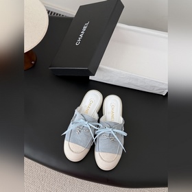 Chanel 26C新款休閑鞋 偏度假休閑的風格，色彩比較輕快明亮。 這一季的
