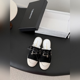 Chanel 26C新款休閑鞋 偏度假休閑的風格，色彩比較輕快明亮。 這一季的