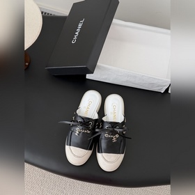 Chanel 26C新款休閑鞋 偏度假休閑的風格，色彩比較輕快明亮。 這一季的