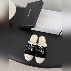 Chanel 26C新款休閑鞋 偏度假休閑的風格，色彩比較輕快明亮。 這一季的
