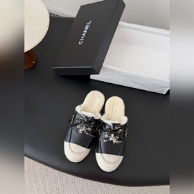 Chanel 26C新款休閑鞋 偏度假休閑的風格，色彩比較輕快明亮。 這一季的