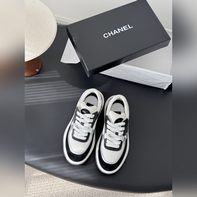 Chanel 26c早春新款銀角大王 百搭小白鞋 款式搭配不會出錯 撞色搭配活