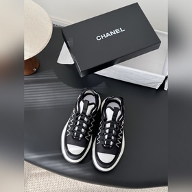 Chanel 26c早春新款銀角大王 百搭小白鞋 款式搭配不會出錯 撞色搭配活