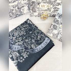 Dior 印花方巾 雙面同色印花  這款方巾飾以彼得羅 魯福(Pietro R