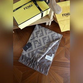 爆品 F最新原版羊絨漸變圍巾 ZP開闆 細節完全一樣 手感如嬰兒皮膚般柔軟 字體