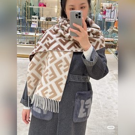 爆品 F最新原版羊絨漸變圍巾 ZP開闆 細節完全一樣 手感如嬰兒皮膚般柔軟 字體