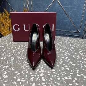 GUCCI最新走秀款[慶祝][慶祝][慶祝] 此系列顔色鮮豔，尖頭搭線條完美 又