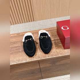 GUCCI 古馳秋冬新款羊羔毛 馬銜扣穆勒半拖 麂皮，羊皮材質 Size：35-