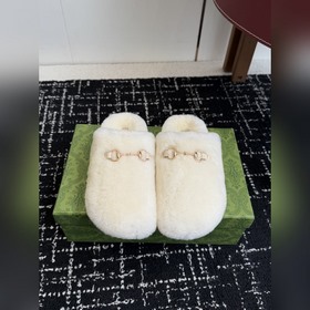 代購級 Gucci 25ss 秋冬新款羊毛 大頭包頭拖， 勃肯羊毛拖第一眼看到