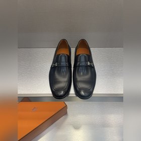 H家愛馬最新樂福鞋 真皮大底 優雅紳士風格來襲，純手工打造柔軟質感與卓然色彩！搭