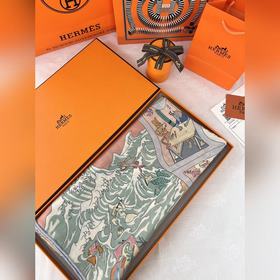 秋冬愛馬仕絲巾又上新啦，今天第一眼被吸引的140絲巾應該就是屬ta啦! 馬術學院