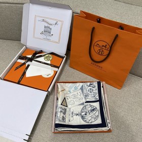 Hermes 福寶集郵者90方巾 創作淵源：一封封信封和明信片蓋着精美的印章，