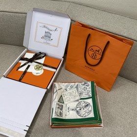 Hermes 福寶集郵者90方巾 創作淵源：一封封信封和明信片蓋着精美的印章，