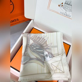 鞍上世界 90方巾-18mm雙面同色 手工卷邊斜紋真絲方巾(100%桑蠶絲)。