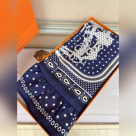 愛馬仕 圓點版華麗的缰辔bandana70方巾 産品描述：手工卷邊斜紋真絲方巾(