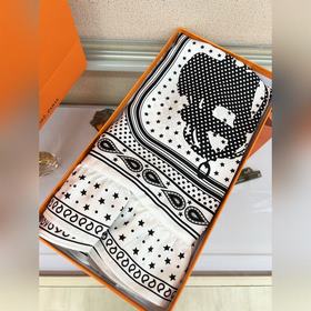 愛馬仕 圓點版華麗的缰辔bandana70方巾 産品描述：手工卷邊斜紋真絲方巾(