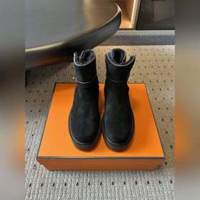 頂級品質 HERMES25ss 秋冬加絨款金屬扣馬丁靴 鞋身搭配金屬扣飾綁帶，