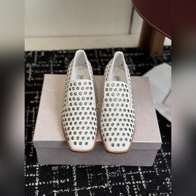 Jimmy Choo 吉米周，JC 2026 新款平底 粗跟 镂空 單鞋 新款