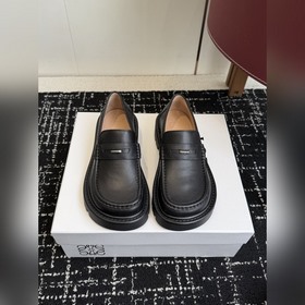 LOEWE 羅意威 25ss 秋冬新款 娃娃頭 鞋帶樂福鞋 簡約大氣時髦 耐看
