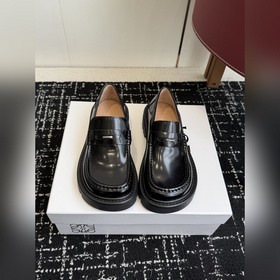 LOEWE 羅意威 25ss 秋冬新款 娃娃頭 鞋帶樂福鞋 簡約大氣時髦 耐看