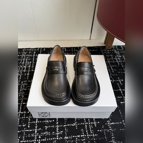 LOEWE 羅意威 25ss 秋冬新款 娃娃頭 鞋帶樂福鞋 簡約大氣時髦 耐看