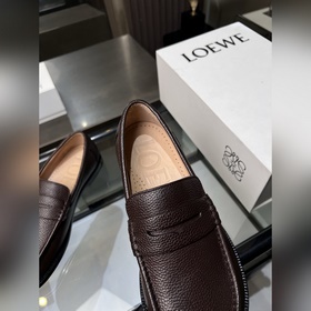 Loewe，羅意威 高端男士熱賣精品休閑皮鞋，進口牛皮樂福鞋将工緻元素與摩登魅力