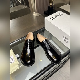 Loewe，羅意威 高端男士熱賣精品休閑皮鞋，進口亮面牛皮德比鞋将工緻元素與摩登