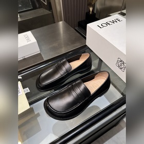 Loewe，羅意威 高端男士熱賣精品休閑皮鞋，進口牛皮樂福鞋将工緻元素與摩登魅力