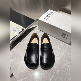 Loewe，羅意威 高端男士熱賣精品休閑皮鞋，進口牛皮革樂福鞋将工緻元素與摩登魅