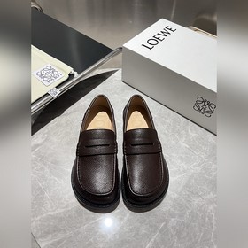 Loewe，羅意威 高端男士熱賣精品休閑皮鞋，進口牛皮革樂福鞋将工緻元素與摩登魅