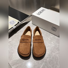 Loewe，羅意威 高端男士熱賣精品休閑皮鞋，進口牛皮革樂福鞋将工緻元素與摩登魅
