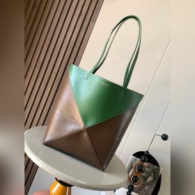 新款亮面牛皮革 puzzle Fold手袋又把幾何圖形玩出花了 很久沒見過這麼實
