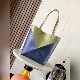 新款亮面牛皮革 puzzle Fold手袋又把幾何圖形玩出花了 很久沒見過這麼實
