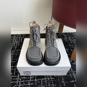 LOEWE 羅意威 25ss 秋冬新款 娃娃頭 鞋帶馬丁靴 簡約大氣時髦 耐看