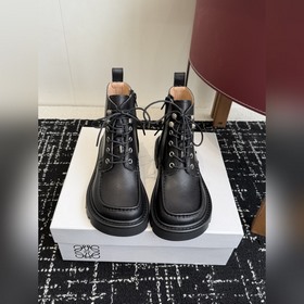 LOEWE 羅意威 25ss 秋冬新款 娃娃頭 鞋帶馬丁靴 簡約大氣時髦 耐看