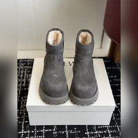 代購級 LOEWE 25ss 秋冬 羅意威 也有自己的雪地靴了！ 羅意威皮毛一