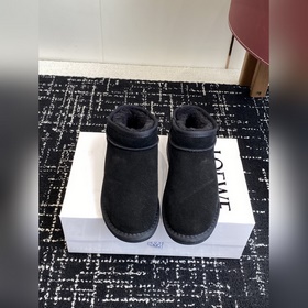 代購級 LOEWE 25ss 秋冬 羅意威 也有自己的雪地靴了！ 羅意威皮毛一