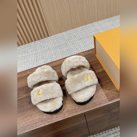 Louis Vuitton 路易威登秋冬羊毛拖鞋 新品 皮毛一體羔羊毛，軟軟糯糯