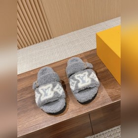 Louis Vuitton Paseo Comfort 路易威登平底毛拖采用細膩
