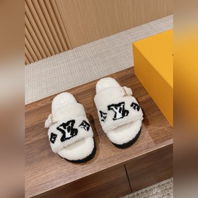 Louis Vuitton Paseo Comfort 路易威登平底毛拖采用細膩