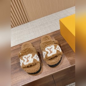Louis Vuitton Paseo Comfort 路易威登平底毛拖采用細膩