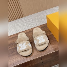 Louis Vuitton Paseo Comfort 路易威登平底毛拖采用細膩