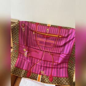 Louis Vuitton 90 方巾 面料為最頂級18姆米桑蠶絲 手感柔軟絲滑