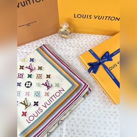 LV x TM Monogram Multicolor 方巾出自路易威登與村上隆
