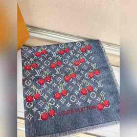 陽娜娜同款， LV x TM Monogram Cerise 方巾出自路易威登