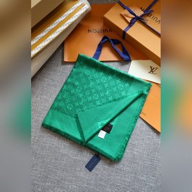 L經典素色提花方巾 經典到無敵的款式 市面什麼質量都有，原版是真絲 羊毛的 差版